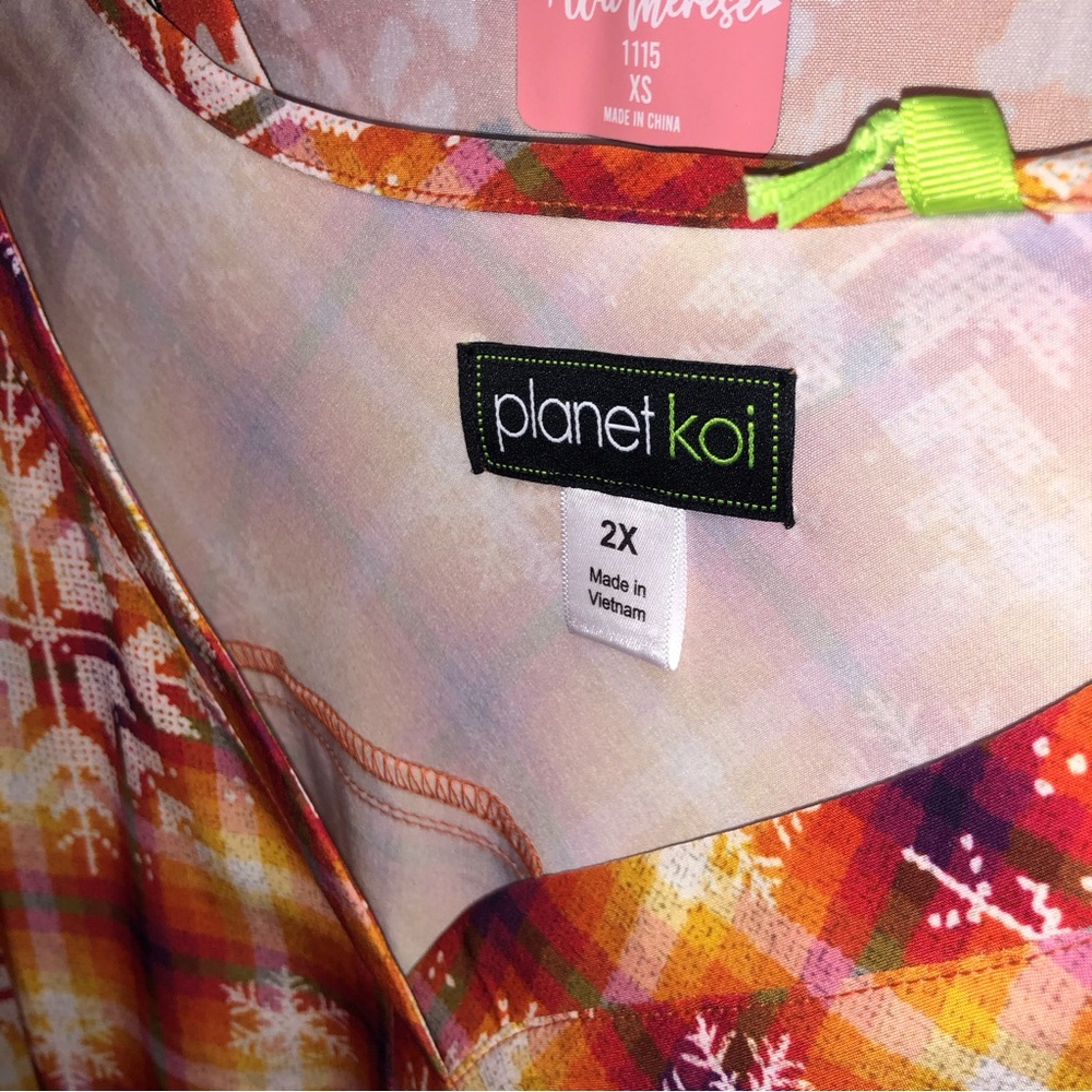 NWT Planet Koi orange plaid snowflake pattern short sleeve scrub top - Picture 9 of 11